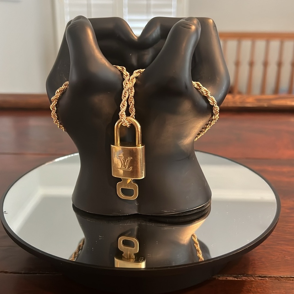 LOUIS VUITTON Lock & Key #333 w/Chain - Picture 3 of 10